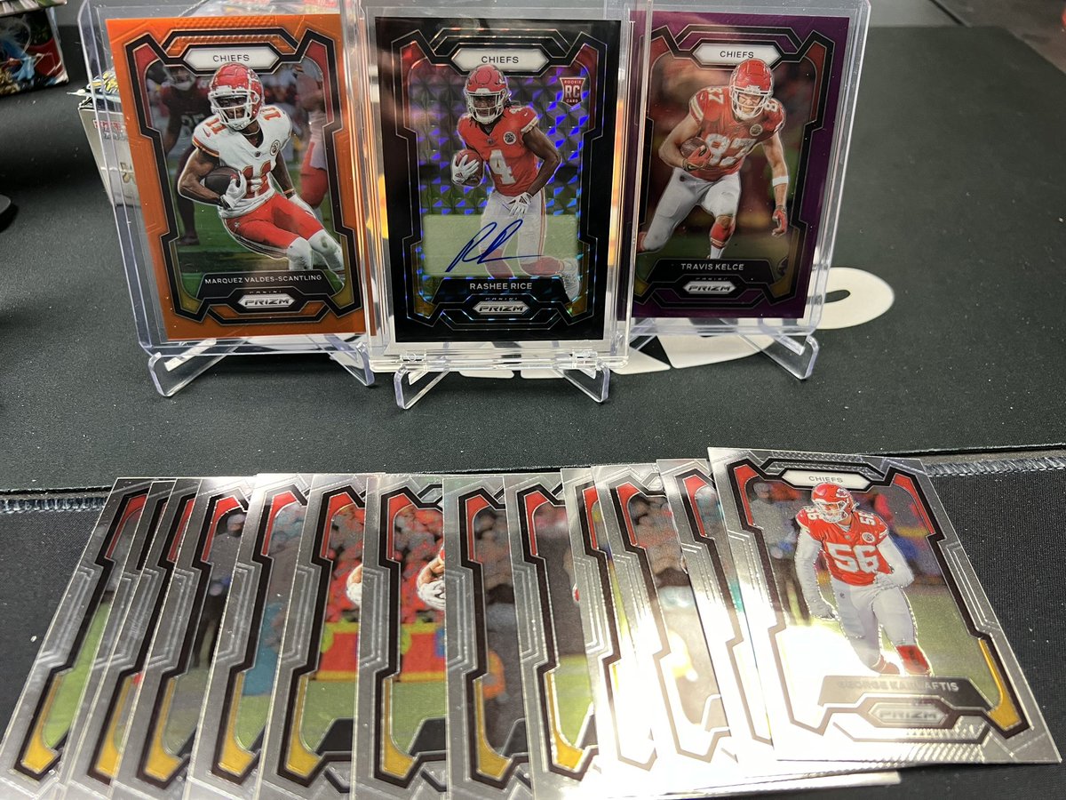 CacheCards's tweet photo. As a Pokemon guy, I’ve never bought sports cards. Decided to buy into my first break with @ParadiseCardBrk , how’d I do?
@RiceRashee11 @Chiefs https://t.co/3Di2NZB9xu
