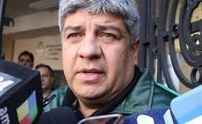 Que país débil debemos ser para q un analfabeto mafioso como este, amenace parar a todo un país, y con un consecuente golpe de Estado.! La culpa la tenemos todos por dejarlo hacer.