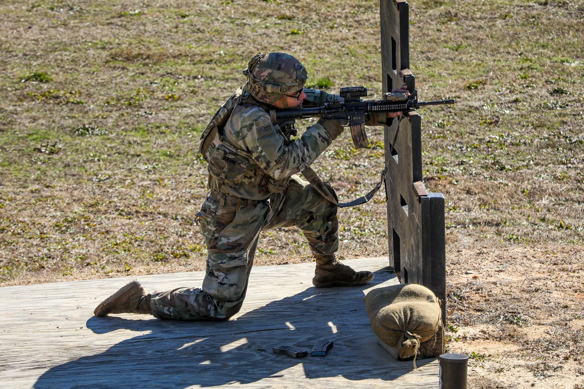82ndABNDiv's tweet photo. 🏆 The 82nd Airborne Best Medic Competition winners are in! SPC Guzman, 407th BSB, ADSB clinched 1st place, and SPC Boehme, 1-505, 3 BCT, took 2nd. Incredible talent and effort by all participants! They will go on to represent the Division for the Army Best Medic in March.
🥇🥈 https://t.co/oukXTAstqx