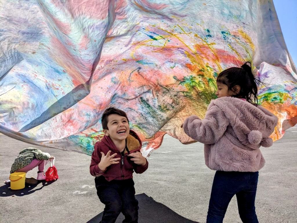 NEISDPreK's tweet photo. Some of our Pre-K students had a little hands on science observation when they discovered the wind would blow the sheet around. 
🌬️🌬️🌬️
#NEISDPrek
#RootEdNEISDPreKAcademy
#TheNEISDWay https://t.co/l2NC2fxbTI