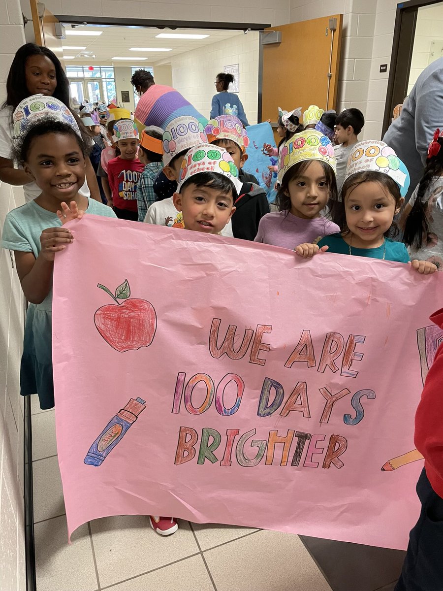 RockbridgeGCPS's tweet photo. Happy 100th Day of School! 🥳🎉💯 #TeamGCPS https://t.co/EhzneMuYJW