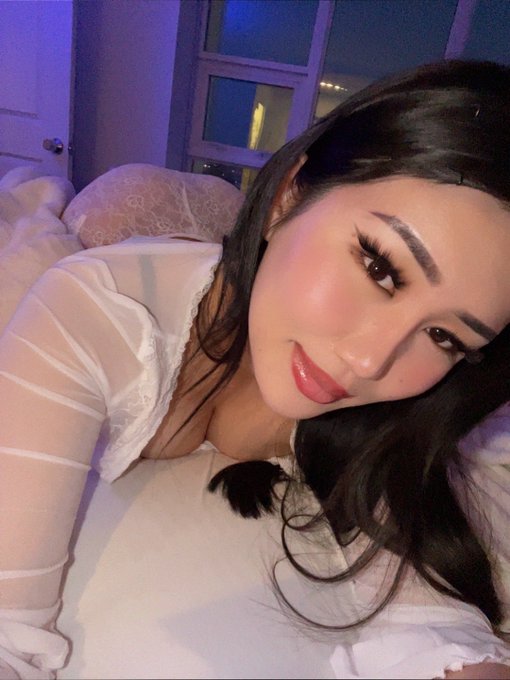 My bed is cold 🥺 send help https://t.co/7n5cwcA5vE
