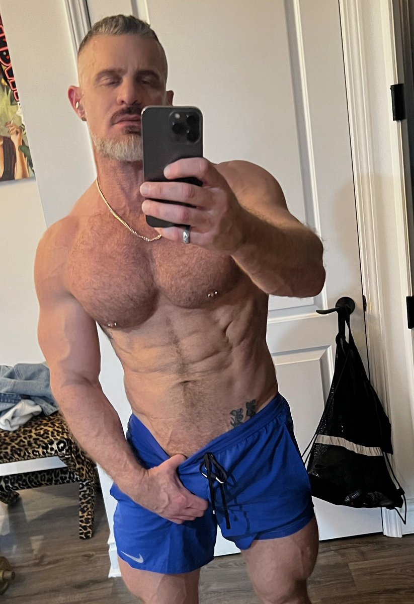LandonConrad's tweet photo. #Friyay 😛 https://t.co/9xaXFcHhJa