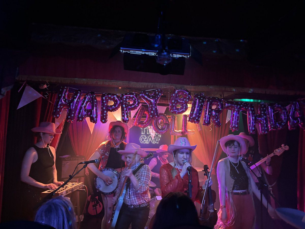 KeithTotp's tweet photo. On my way home from seeing The Dumb Blondes, London’s Premier Dolly Parton Tribute Band, where I had an Excellent Time, hung out with Excellent People, and wore a Very Cool Jacket
#FullyRecommended https://t.co/5La6bSVEI6