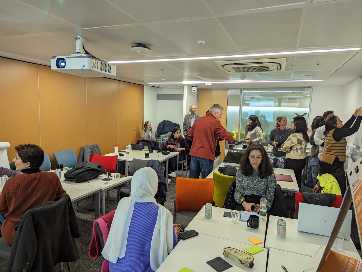 On the 17th Jan, UCL hosted ERBE's 5th and final sociotechnical mini-conference. 'Engaging and Eliciting Sustainable Futures: Cross disciplinary Dialogues on Energy Resilience in the Built Environment' Students loved collaborating and discussing the sociotechnical perspective!