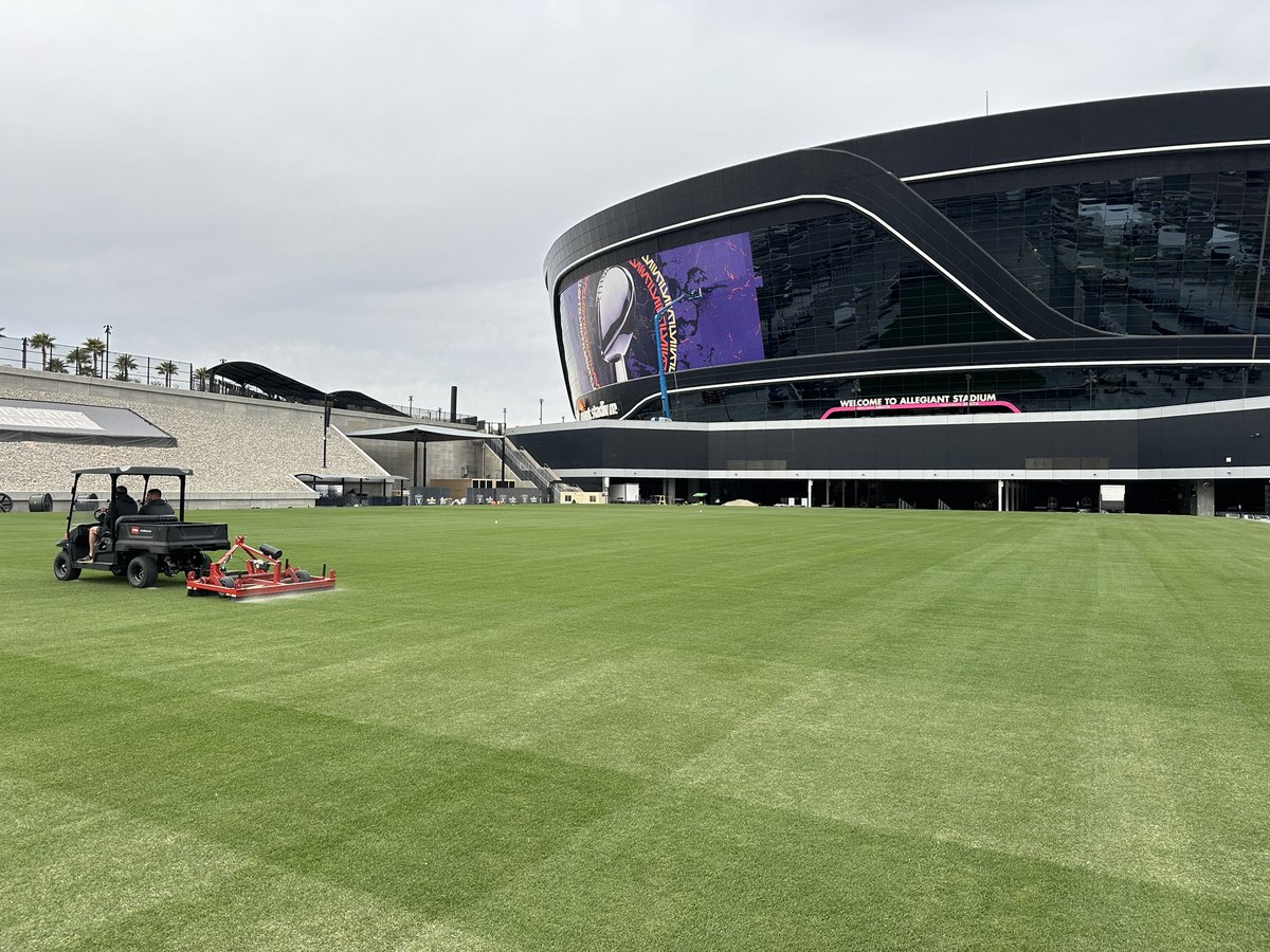 NPappas23's tweet photo. A little topdressing for the #SBLVIII field. Followed by a good brooming-in to settle it down and improve planarity on fresh sod. #FromTheField https://t.co/9gkXcmVOwI