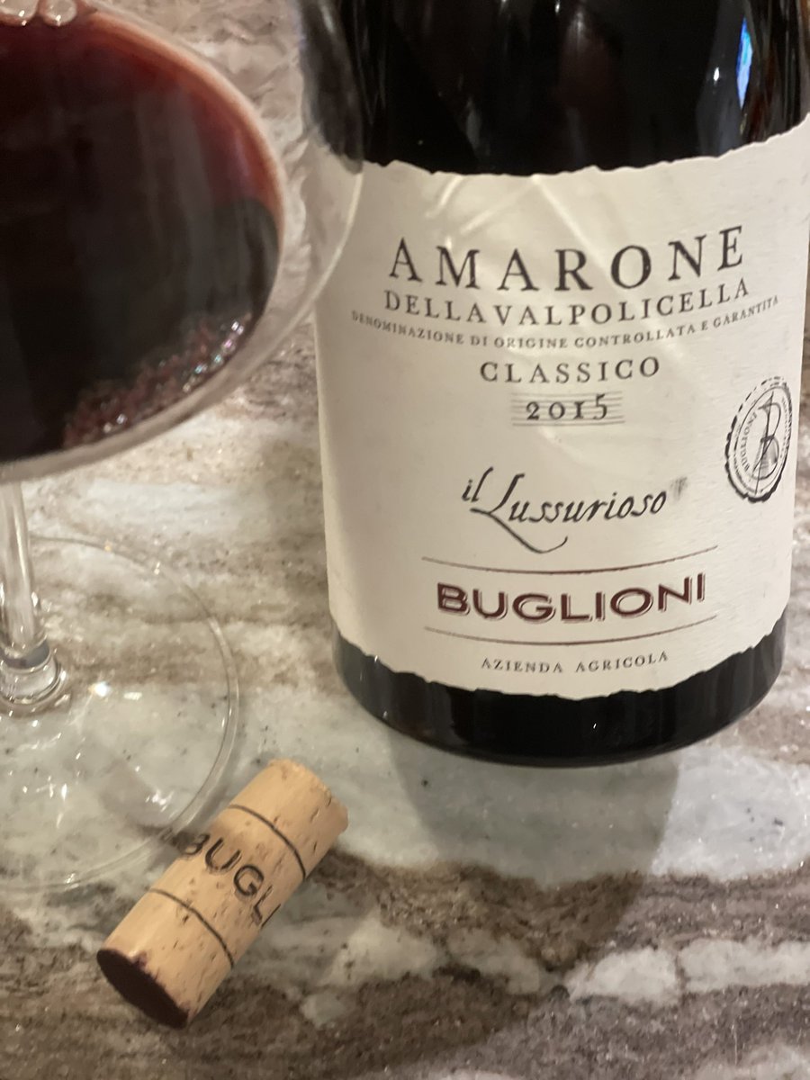 Does anyone else love Amarone on snowy nights or is it just me? Salute! #wine 🍷 🇮🇹