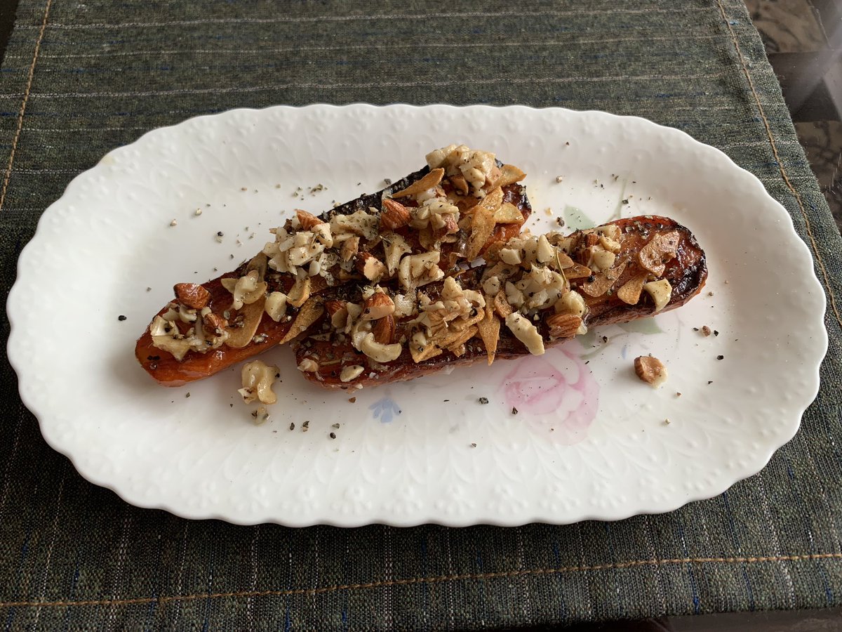 BOSSbikeNoob's tweet photo. 動画観ながら作ったニンジンのソテー！！
ナッツ多すぎたけどめちゃくちゃ美味いw https://t.co/KDAFm0jBUk