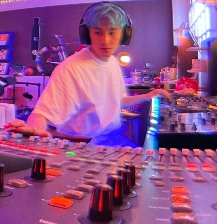 สวัสดีวันเสาร์ครับ 💜
ขอให้เป็นวันหยุดที่ดีสำหรับหลาย ๆ คนนะครับได้ทานของอร่อย ได้พักผ่อนเต็มอิ่มหรือมีแพลนไปไหนก็ขอให้ไม่มีอะไรมาติดขัด ส่วนใครไปทำงานก็สู้ ๆ นะครับขอให้วันนี้เหนื่อยน้อย ๆ และไม่ปวดหลังครับ 💪🏻💪🏻