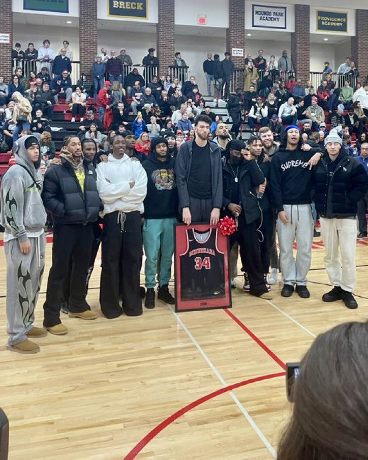 overtime's tweet photo. Entire Thunder team showed up for Chet’s high school jersey retirement 🔥

(via @jxlorenzi) https://t.co/OzocweuN1B