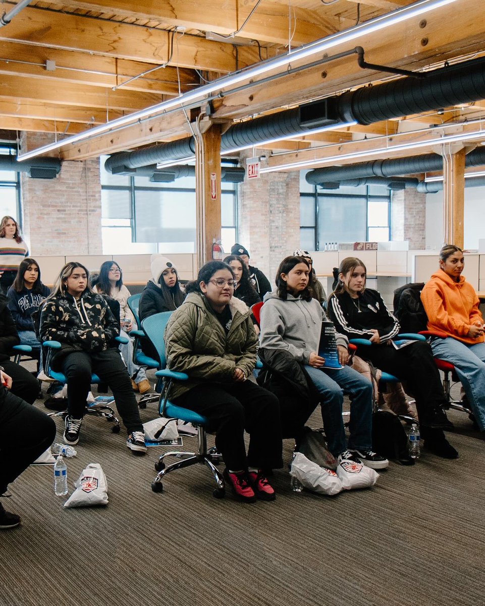 theChicagoStars's tweet photo. On Wednesday, we hosted a Lunch and Learn about Women in Soccer featuring some of our wonderful front office staff with Heart of the City Sports ❤️🙌 https://t.co/VRiBxPShCR