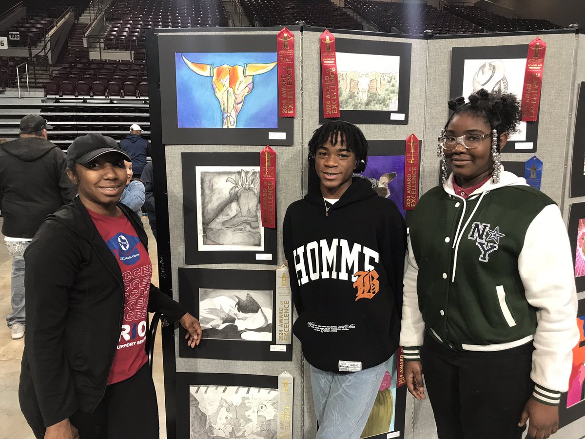 CarverVisualArt's tweet photo. Rodeo Student Art Show was such a B-L-A-S-T! So proud of our amazing young artists! 4 finalists from @CarverHS_AISD 🤩 shouts out @BS_VisualArt @mskochart for kicking butt this year! 

Extra shout out @NewmanKaileigh for making this all happen! Best RodeoArt Show in 10 yrs! https://t.co/dwL67ftOel