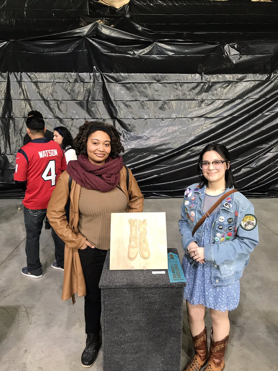 CarverVisualArt's tweet photo. Rodeo Student Art Show was such a B-L-A-S-T! So proud of our amazing young artists! 4 finalists from @CarverHS_AISD 🤩 shouts out @BS_VisualArt @mskochart for kicking butt this year! 

Extra shout out @NewmanKaileigh for making this all happen! Best RodeoArt Show in 10 yrs! https://t.co/dwL67ftOel