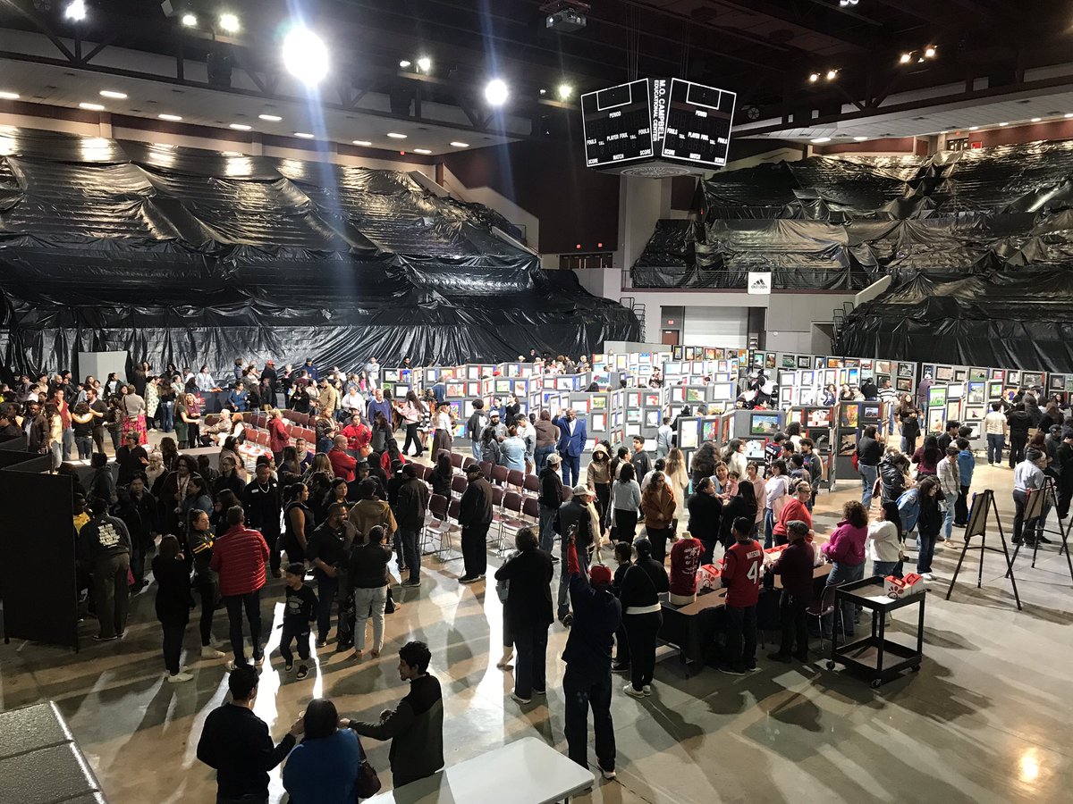 CarverVisualArt's tweet photo. Rodeo Student Art Show was such a B-L-A-S-T! So proud of our amazing young artists! 4 finalists from @CarverHS_AISD 🤩 shouts out @BS_VisualArt @mskochart for kicking butt this year! 

Extra shout out @NewmanKaileigh for making this all happen! Best RodeoArt Show in 10 yrs! https://t.co/dwL67ftOel