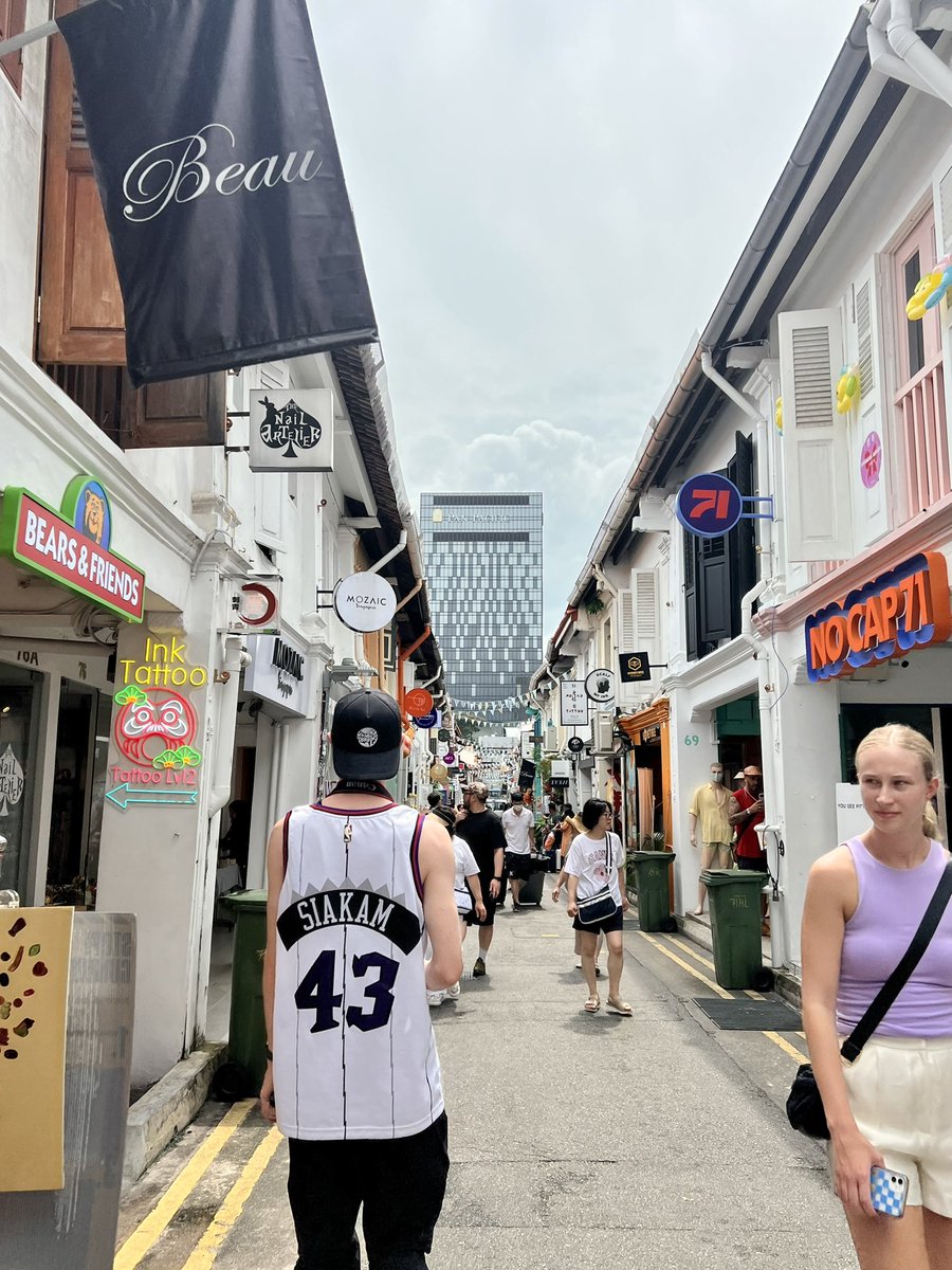 TeebsLiebs's tweet photo. #43 in Singapore. Home is Toronto, but you are worldwide. ❤️ Let ‘em know. https://t.co/ZOFrtmscXh