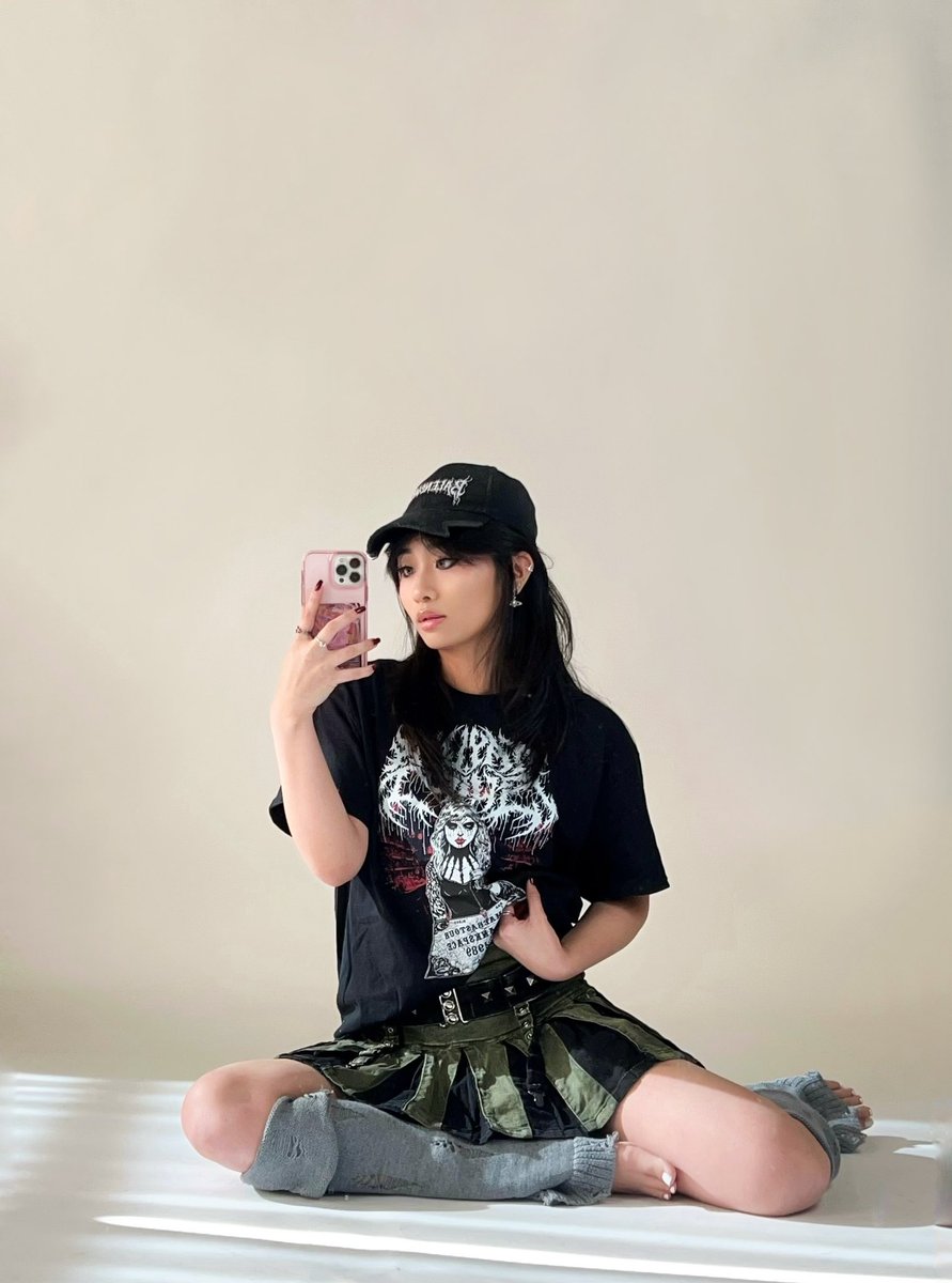 tiffanobi's tweet photo. meow https://t.co/9lkUolqmow