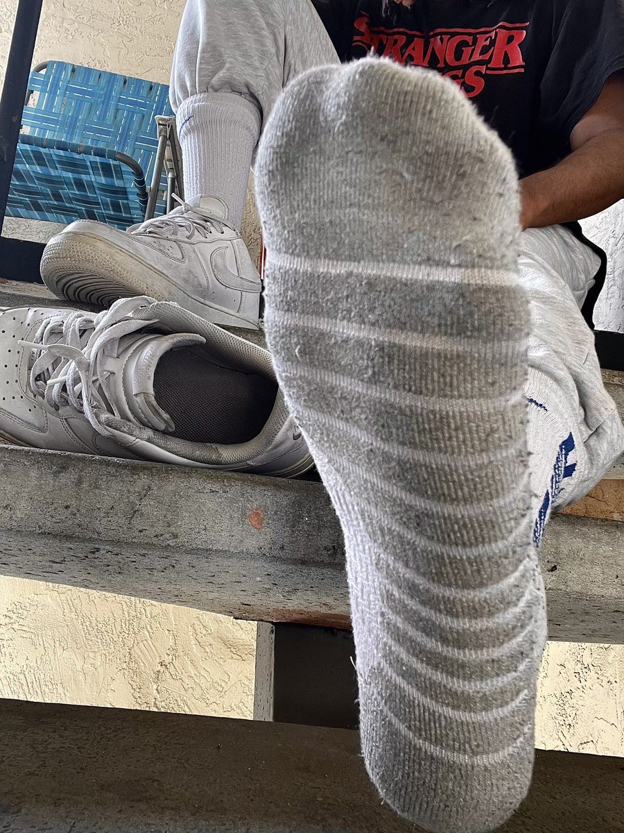socksandsoles_ tweet media