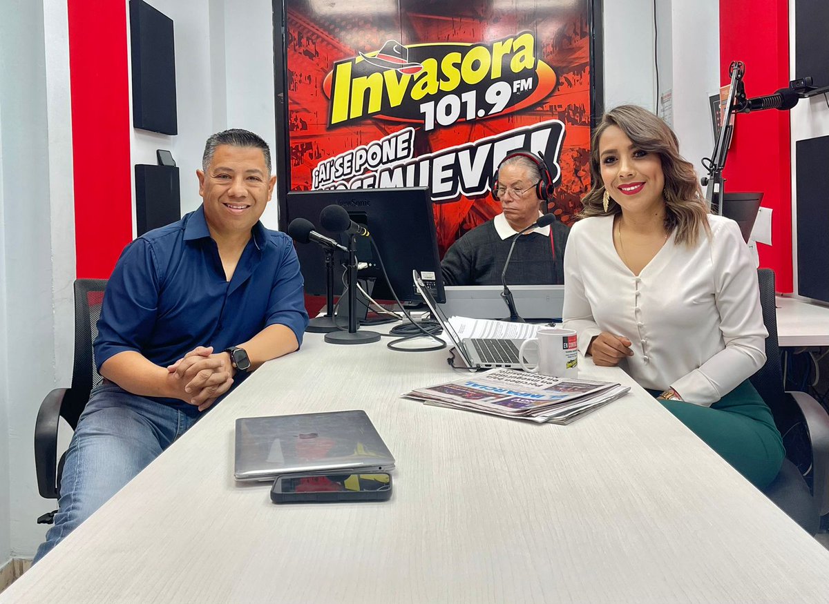 EAlmarazF's tweet photo. De manteles largos. Hoy el programa En Contacto de la @invasora1019 cumple 5 años. "gracias totales" al señor Rafael Sandoval, @TonyDavila100 Karen Silva, Ernesto Gabriel y por supuesto a @Karina_BarrazaV  por abrir las puertas. En horabuena y que sigan los éxitos en el programa. https://t.co/2H2v2irpKL