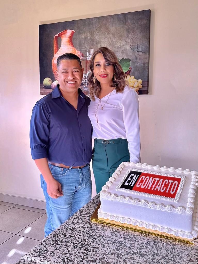 EAlmarazF's tweet photo. De manteles largos. Hoy el programa En Contacto de la @invasora1019 cumple 5 años. "gracias totales" al señor Rafael Sandoval, @TonyDavila100 Karen Silva, Ernesto Gabriel y por supuesto a @Karina_BarrazaV  por abrir las puertas. En horabuena y que sigan los éxitos en el programa. https://t.co/2H2v2irpKL