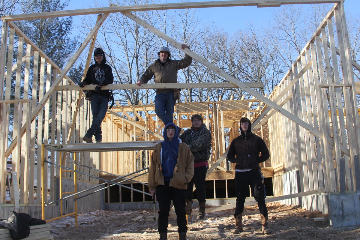 Me: "I think it's too cold to work today." 6 students in the AM class and 6 in the PM class: "No it's not, lets get to work." So, off we went. Good times on a beautiful day. 12 degrees this morning and 17 this afternoon. @gibson_tech <a href="/RSWolves/">Reeds Spring Schools</a> <a href="/SkillsUSA/">SkillsUSA</a>