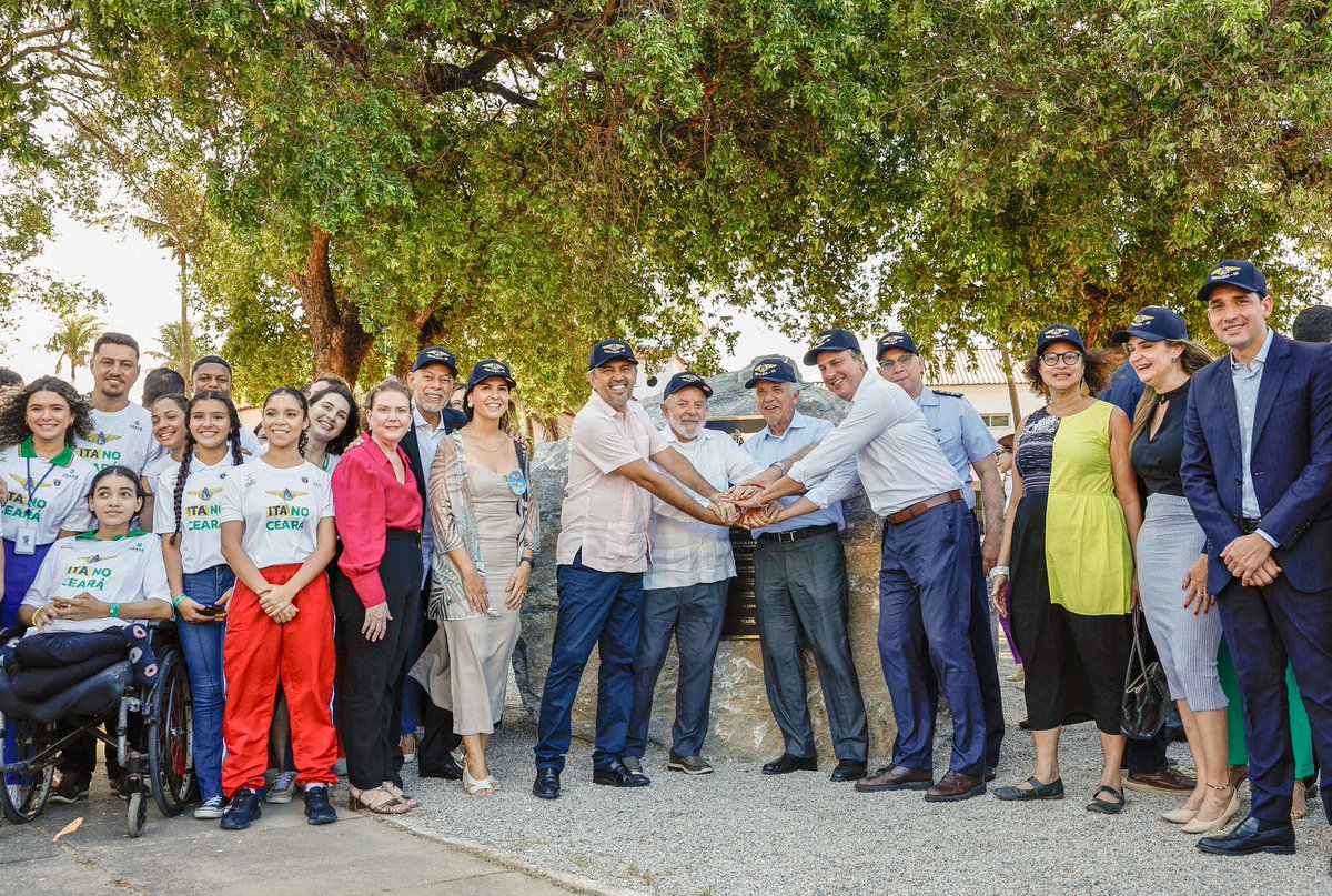 LulaOficial's tweet photo. A cerimônia de lançamento do Instituto Tecnológico de Aeronáutica (ITA) no Ceará é a reafirmação do compromisso do governo federal com a educação e a ciência. O ITA chega ao Nordeste para descentralizar o conhecimento. Os jovens dessa região terão a oportunidade de se formarem e poder contribuir para o desenvolvimento regional.

📸 @ricardostuckert