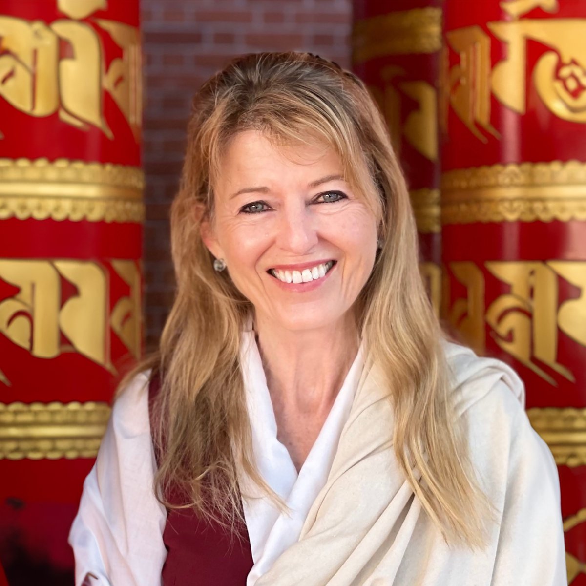 Join special guest, Sangye Khandro, this Sunday, January 21 at 9am PST for the next Lama Live! 🙏🏼❣️ Tune in as Sangye will be introducing Dudjom Lingpa's Nang Jang. 

Watch on Facebook: bit.ly/tara-mandala-f…
Or YouTube: youtube.com/watch?v=qYDzp_…

#lamalive #sangyekhandro