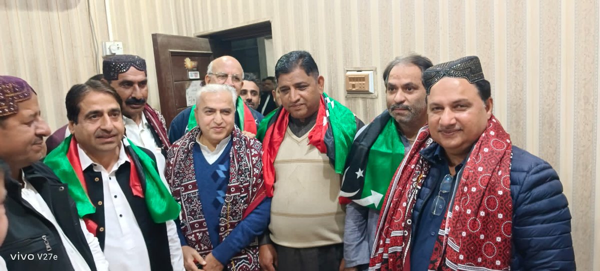 HafeezPPP's tweet photo. Vice President PMLN Sindh and Ex Ticket Holder @DrVishanDas1 and his community has left PMLN and joined PPP in the Presence of PPP Candidate for PS-22 @JamDharejo and PPP Taulka President @MianAbdulQavi . PPP is becoming stronger in PS-22 with every passing day.
#چنو_نئی_سوچ_کو https://t.co/sCwwJmzYVV