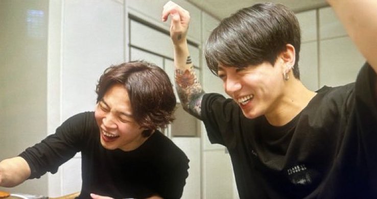 kmgoogiemimi_'s tweet photo. jimin and jungkook are the happiest together, you can never separate the boyfriends https://t.co/cSvMjrW1Qu