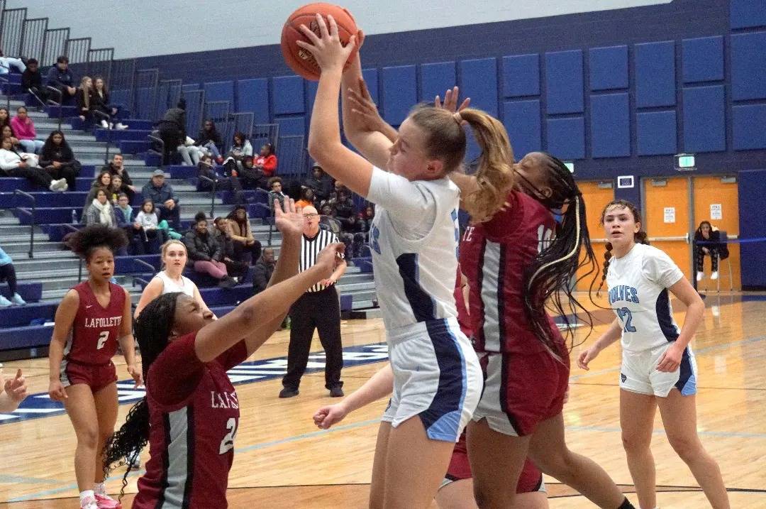 ProductionsW7's tweet photo. Again...there will not be any football on Thursdays for quite sometime....though Sun Prairie West junior Sophia Vriesema took care of that last night...just sayin. #itsacatch #wolfpack https://t.co/RWZ05pq2Pc