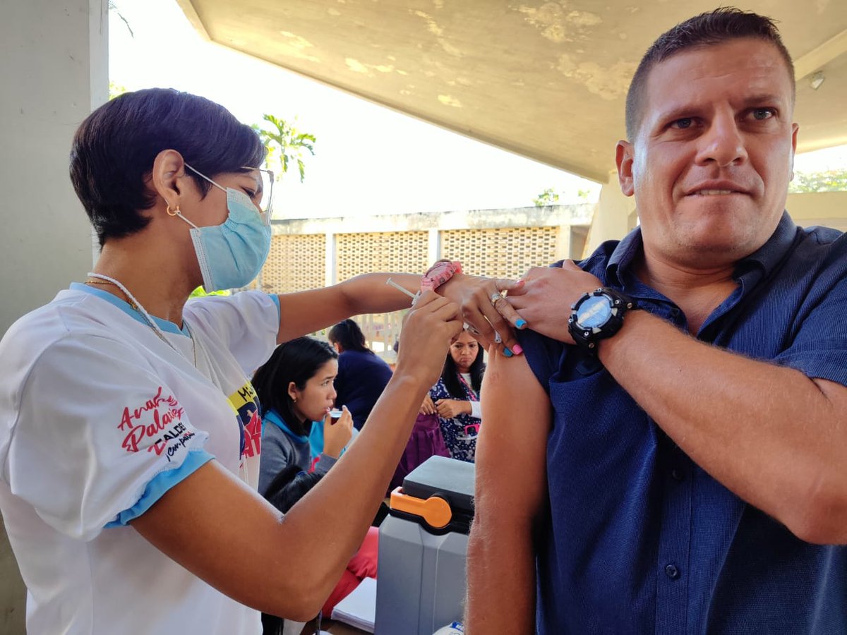 CDCEAragua's tweet photo. En el marco del Día del Educador docentes del Municipio Zamora fueron atendidos por la Jornada de Salud Por Amor a Mi Maestra y Maestro. 
#IndependeciaPlenaSoberana 
@NicolasMaduro 
@_LaAvanzadora 
@MPPEDUCACION 
@PiedadQuintana1 
@Soykarinacarpio 
@IpasmeOficial https://t.co/9kW89U4YVi