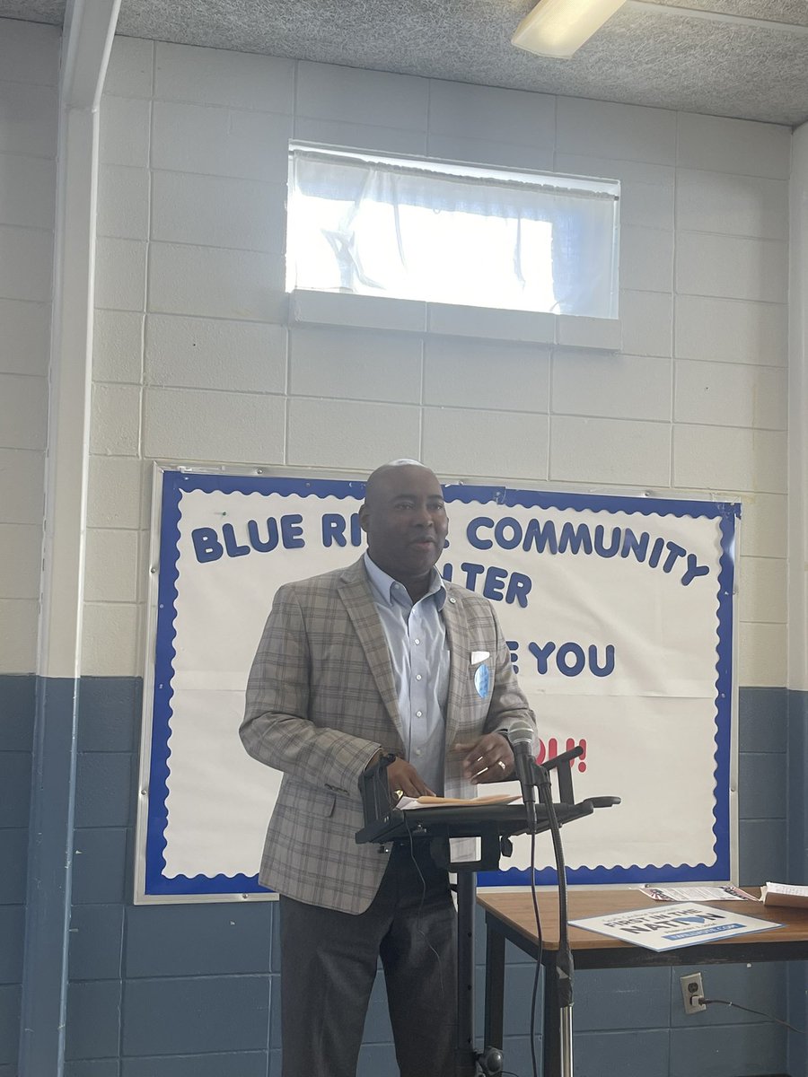 ChristaleSpain's tweet photo. .@harrisonjaime and I are still burning up these SC highways (that @POTUS is fixing) with our #wegofirst GOTV tour! Last stop of the day w/ @Oconeescdems ! We are working hard to turn out our voters on Saturday, February 3! #FITN https://t.co/ELgcp3IV1x