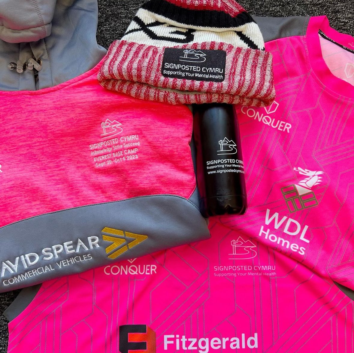 Signposted Cymru (@signpostedc) on Twitter photo ❗️Give away alert ❗️
We are giving away <a href="/SignpostedC/">Signposted Cymru</a> training kit.
This includes:
1. Hoddie
2.T Shirt
3.Vest
4.Hat
5.Bottle
It’s simple to enter, follow <a href="/SignpostedC/">Signposted Cymru</a> and tag 2 friends and retweet.
<a href="/DarrenT87369147/">Darren Thomas</a> <a href="/SteveSpeirs4/">Steve Speirs</a> <a href="/EmmaG_news/">Emma Grant</a> <a href="/andypowell8/">Andy Powell</a> ❗️Give away alert ❗️
We are giving away <a href="/SignpostedC/">Signposted Cymru</a> training kit.
This includes:
1. Hoddie
2.T Shirt
3.Vest
4.Hat
5.Bottle
It’s simple to enter, follow <a href="/SignpostedC/">Signposted Cymru</a> and tag 2 friends and retweet.
<a href="/DarrenT87369147/">Darren Thomas</a> <a href="/SteveSpeirs4/">Steve Speirs</a> <a href="/EmmaG_news/">Emma Grant</a> <a href="/andypowell8/">Andy Powell</a>