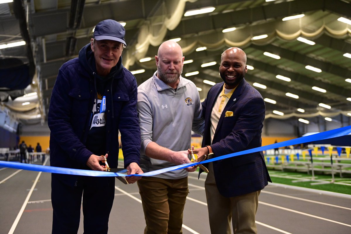 KentStAthletics's tweet photo. A great way to start off the rival meet ✂️👣

#GoFlashes⚡️ https://t.co/wZSH0WBi0U