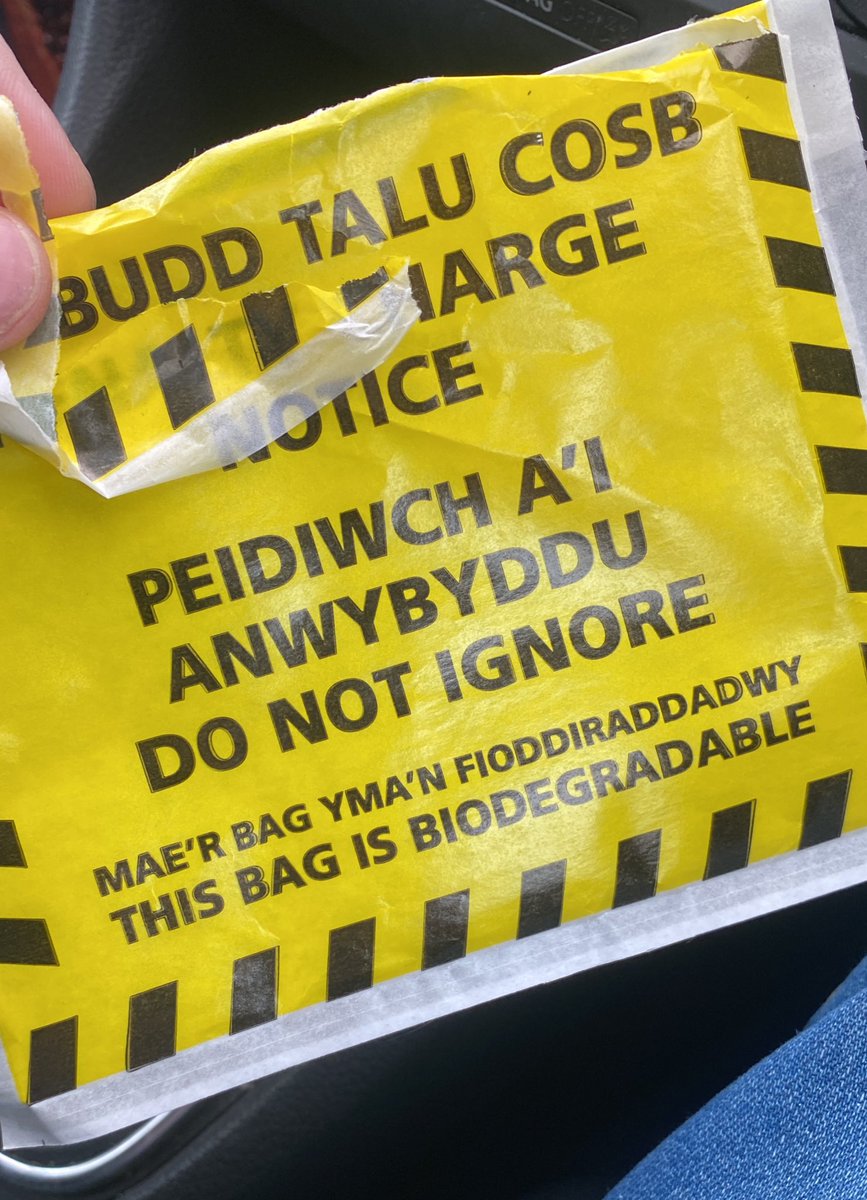 Enjoyable day on the <a href="/SGogledd/">STEM Gogledd</a> Inquisitive Investigations training with <a href="/RoySocChem/">Royal Society of Chemistry</a> Ross and Rebecca 👏🏻 I even ended up with a lovely sticker from <a href="/ConwyCBC/">Conwy Council</a> 🙈😂