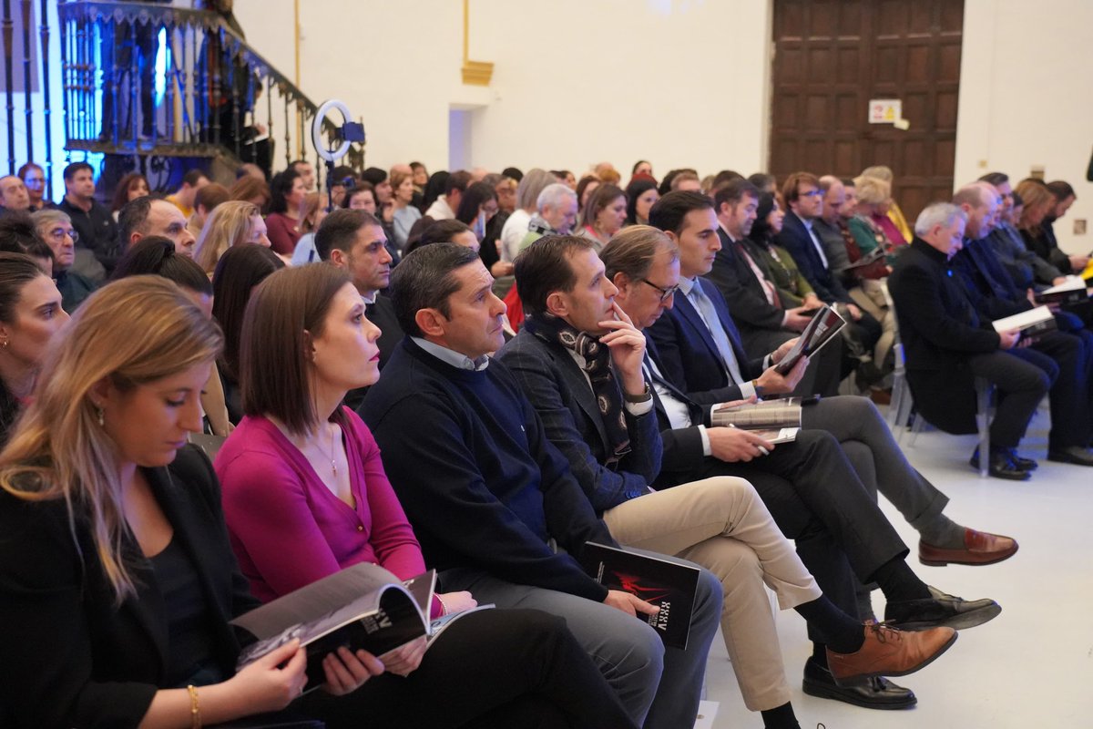Dip_Va's tweet photo. ✝️ Presentación del XXXV Encuentro Nacional de Cofradías. 

➡️ El presidente @Conrado_Iscar junto al alcalde de @AyuntamientoMDC @GuzmanGomezMdC participan en el acto

📍Medina del Campo
🗓️ 20-22 de Septiembre
✔️ Organiza: Junta de Cofradías de Medina del Campo. https://t.co/5fjF3QUn0l