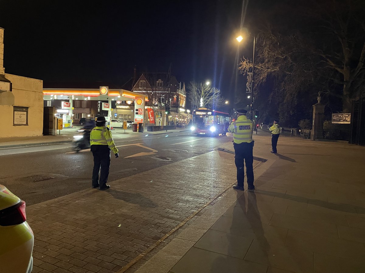 Riverside and @MPSStMargarets officers conducted local speed checks on several main roads within the area in line with concerns raised by residents of speeding on 20mph zones, ensuring speeds of road users are at a safe level, as well as raising awareness.
#speedwatch #saferoads