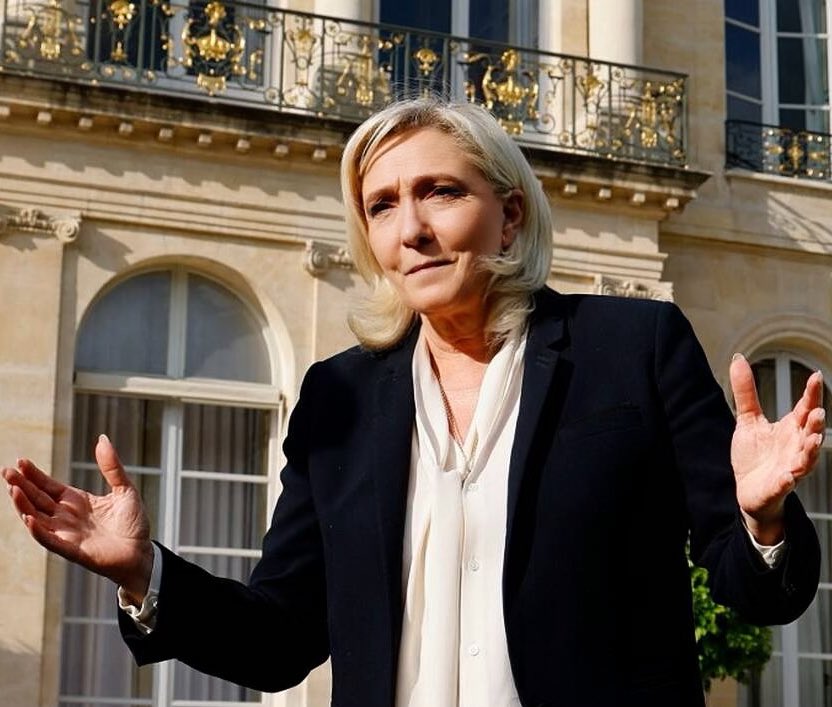 LaureLavalette's tweet photo. 🇫🇷 2027 🇫🇷 
     Palais de l’Elysée               Hôtel de Matignon https://t.co/tOIGQZun6Y