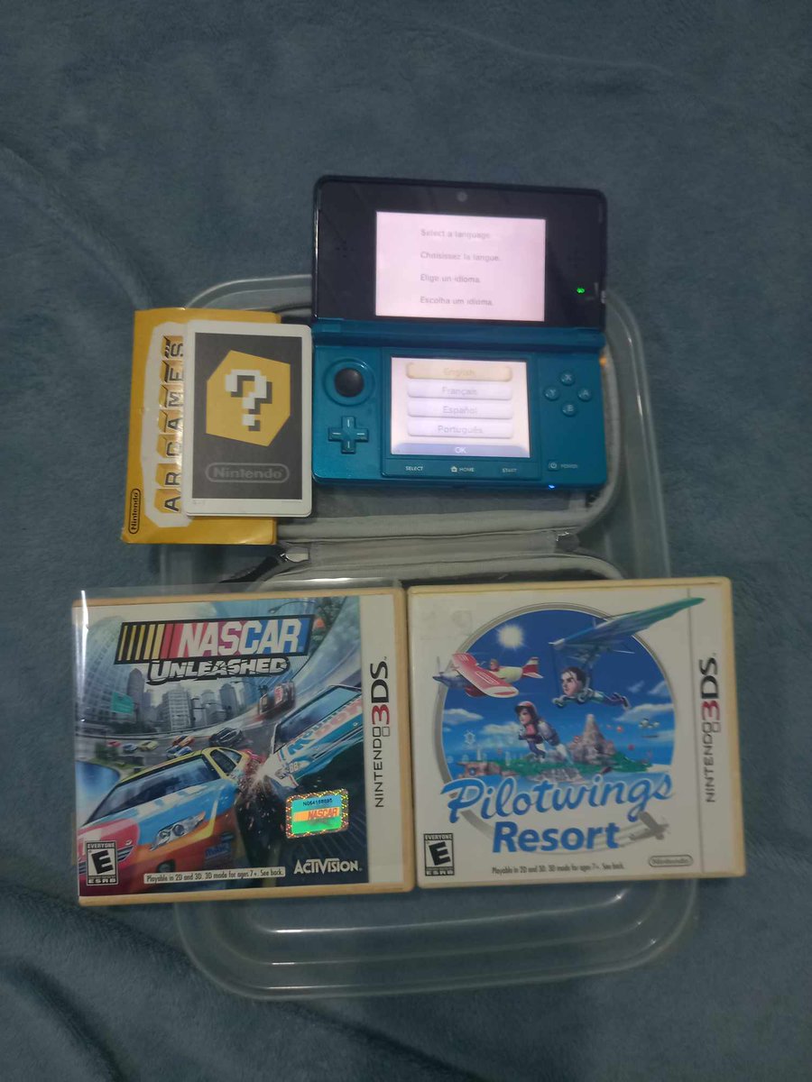 KizunaOficial's tweet photo. Sobre a Rifa do DS e 3DS, a do DS custa R$5 cada N° e vem o DS, Carregador, Case, 4 fitas de GBA (as da foto, Falsas :V) e um R4 com cartão de 2GB.
Já a do 3DS custa R$10 cada N° e vem o 3DS, Carregador, Case, 2 Jogos, e as cartinhas de AR
Link: https://t.co/A8iy4h36Kl
Continua👇 https://t.co/jtbX8XIF6X