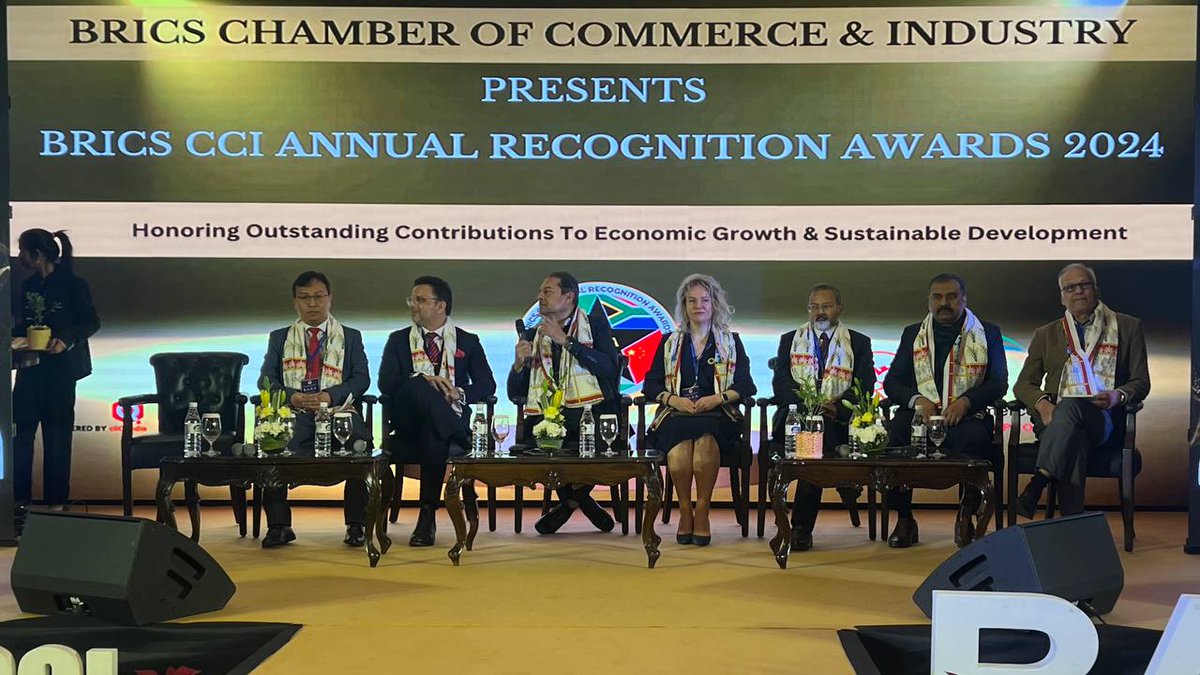 🗓 19 января в Нью-Дели заместитель начальника Экспертного управления Президента Российской Федерации, шерпа России в «Группе двадцати» С.В.#Лукаш приняла участие в ежегодной престижной церемонии награждения #BARA Awards.

👉 Подробнее: t.me/MID_Russia/342…