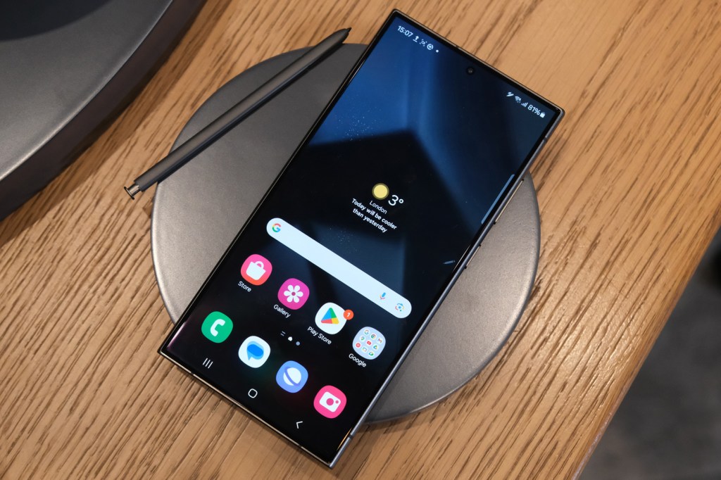 WorkaholicDavid's tweet image. Name a more gorgeous phone. 
I'll wait.
