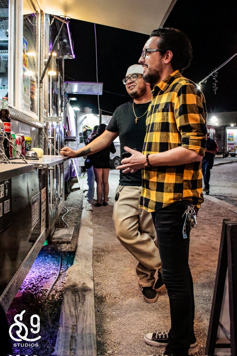 eothen7's tweet photo. "Let me tell you about my best friend" πΆ π΅
#saturninestudios #photographers #photography #photoshoot #canon #bestfriend #friendsforlife #bff #tacotruck #localfoodtrucks #elpasofoodtrucks https://t.co/wAB2Ic7bDc