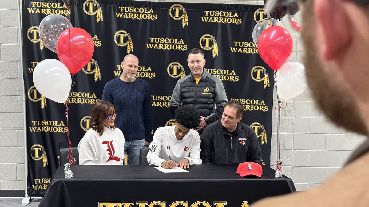 Congrats to Josiah Hortin for his commitment to run at the University of Louisville. He’s seen here with family, teammates, and coaches.