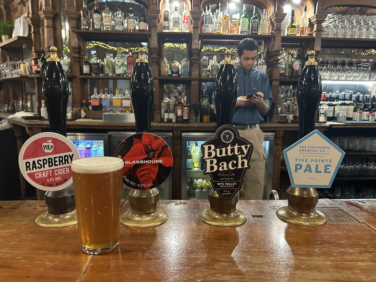 PubsSaving's tweet image. Enjoyed a perfect pint of Glasshouse pale ale on cask by the open fire at The Black Lion, Kilburn! Fresh on yesterday. #favouritepubs #dogfriendly #pubs #bestpubs #kilburn