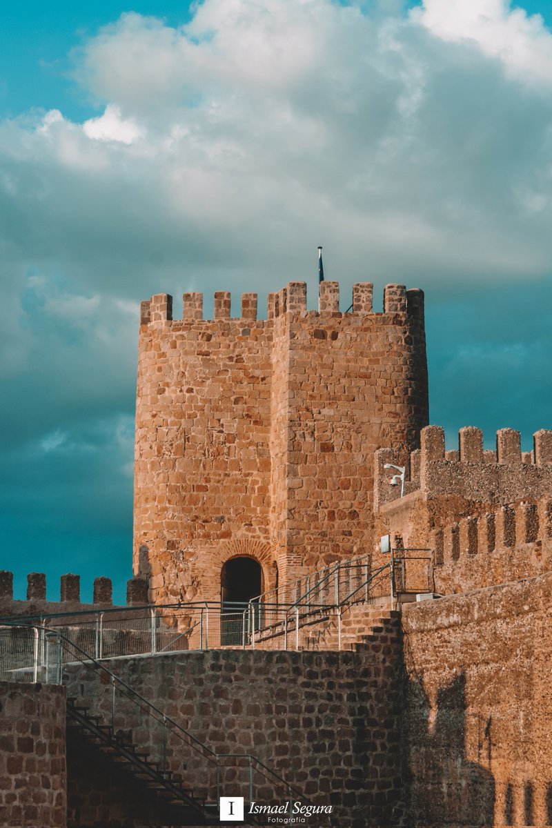Torre del homenaje del Castillo de Burgalimar 

📍 Baños de la Encina 

#jaen #bañosdelaencina #Andalucia #España #castillo #Foto #fotografía #photography #photo #Castle