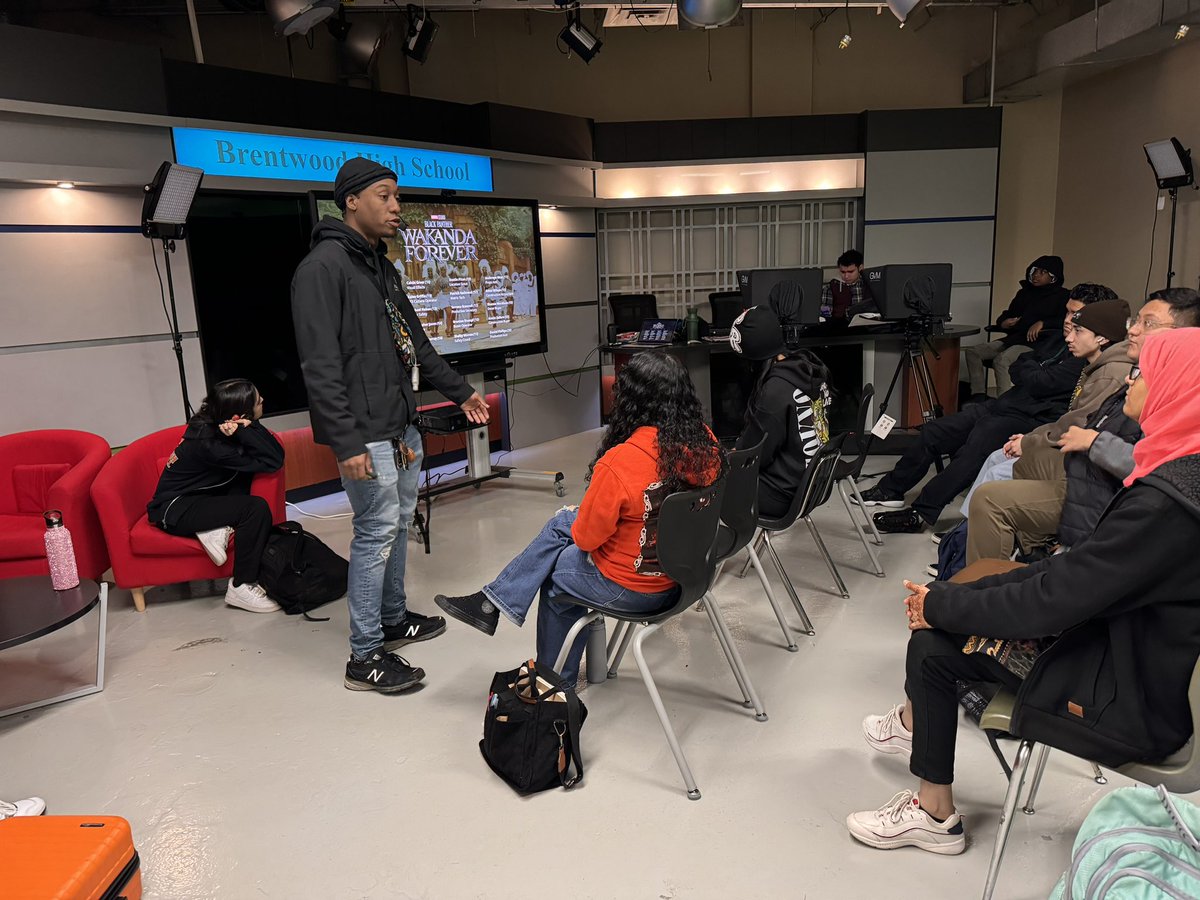Nostalgik's tweet photo. Grateful to @fullsail (Full Sail University), Austin, for an enlightening visit to my classes! Engaging discussions on media programs offered by the school - inspiring the next generation. #Education #MediaPrograms #digitalfilm #highschool #college https://t.co/saCmUb2ifJ
