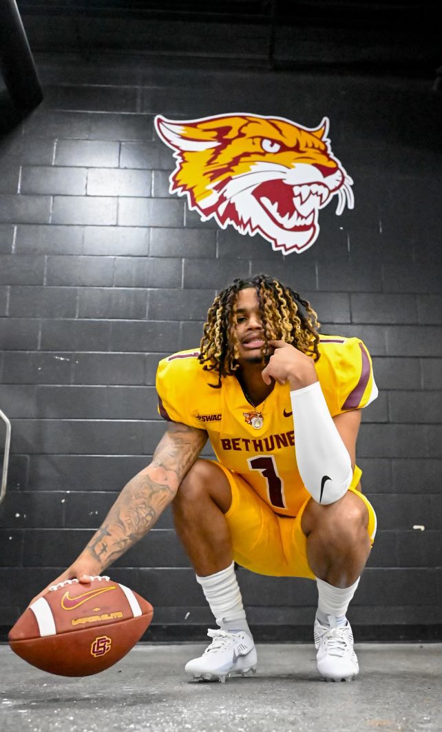 Blessed to see another year ! God thank you ❤️. Recruitment still 100% open READY TO BALL watch me work . <a href="/PantherPride305/">Miami 🅿️almetto Football</a> <a href="/CollegiateMb/">Myrtle Beach Collegiate Post-Grad Academy</a> <a href="/MrNoOffseason/">Coach R. Williams</a>