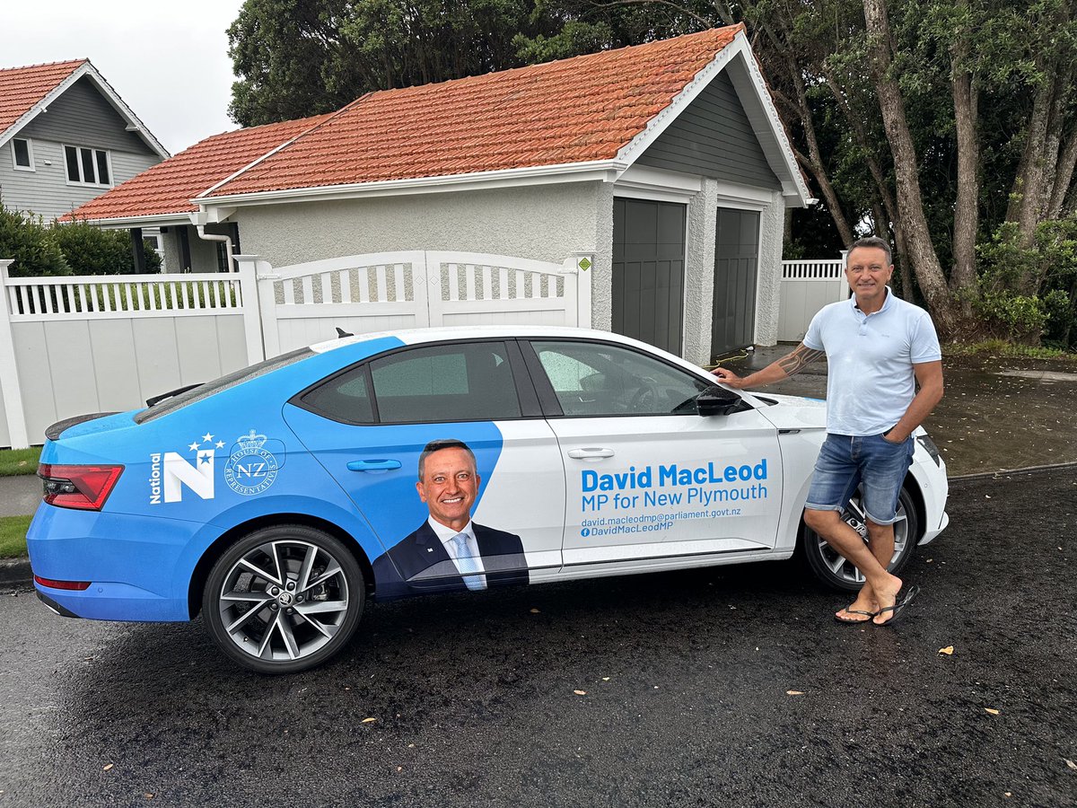 DavidMacLeodMP's tweet image. Give me a wave while I’m out and about! New sign writing 🚙