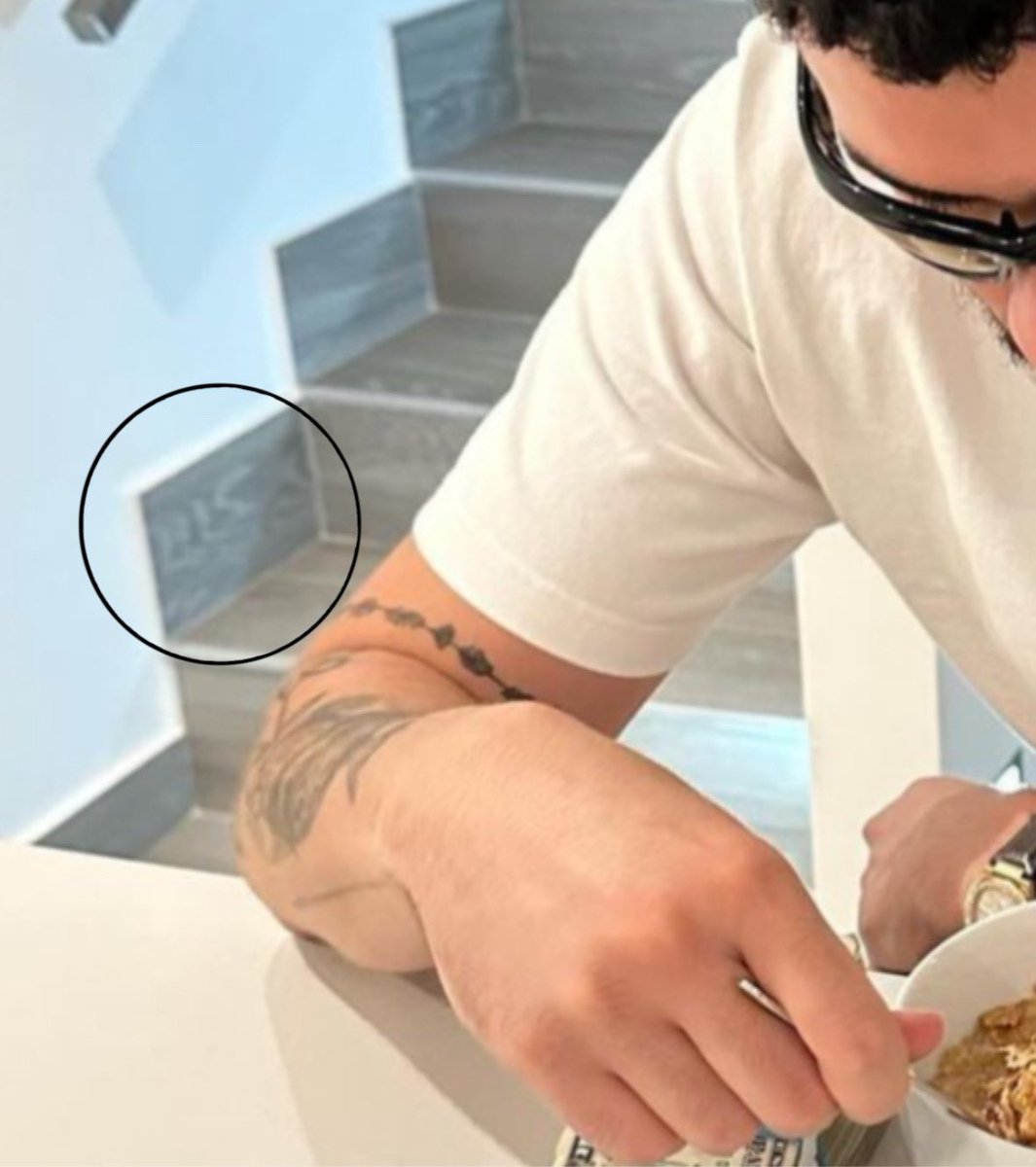 itscarlosivan's tweet photo. ¿Bad Bunny está dando pistas sobre un #15? https://t.co/O48W6qMCcV