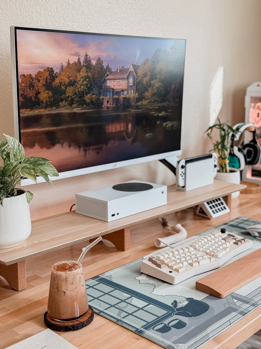 ElizabethToasty's tweet photo. It's been such a long time since I posted on this app 😅 Hope everyone is well Happy Friday 🤎 #cozy #gamergirl #desksetup #journaling https://t.co/Rhoga2rfJu