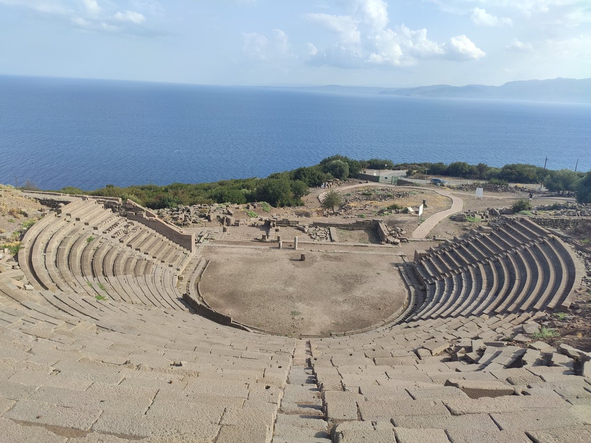 geçen yaz assos’ta şu fotoyu çekerken ağamla yaptığımız bizznıss planının yeminle aynısı, ah ulan bi ispatım olsa fikri mülkiyet davası açsam